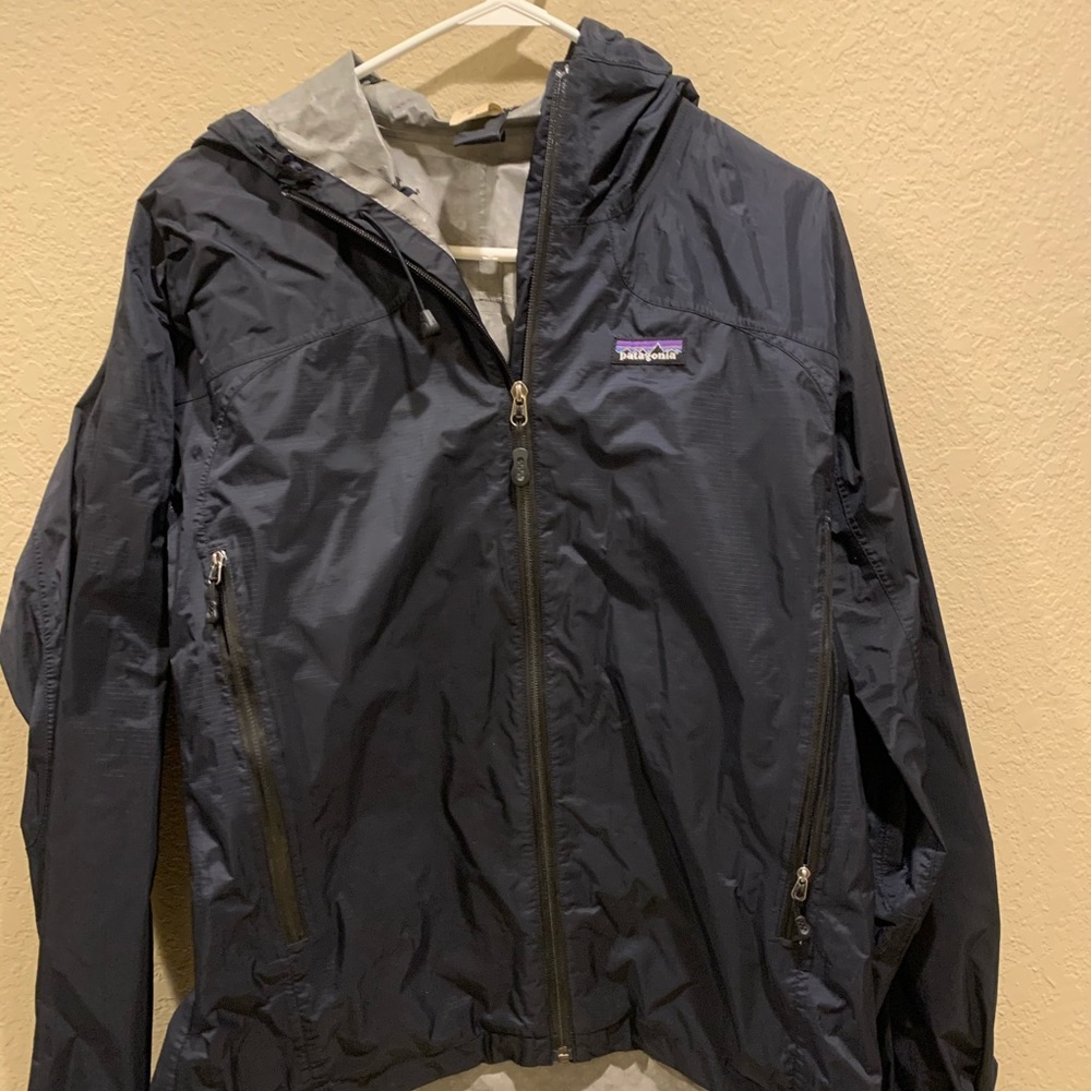 Women’s Patagonia medium black rain jacket
